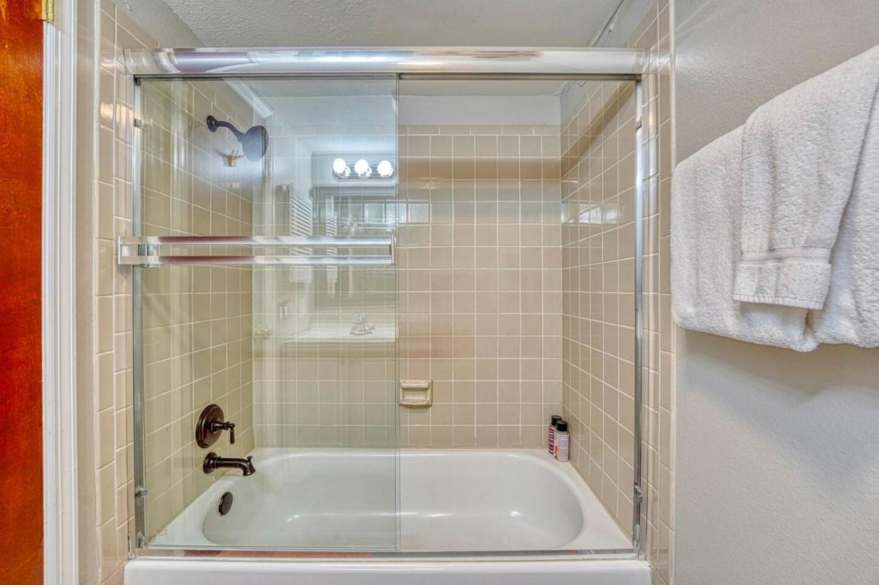 Riverfront Family-Friendly Condo Ейвон Екстер'єр фото
