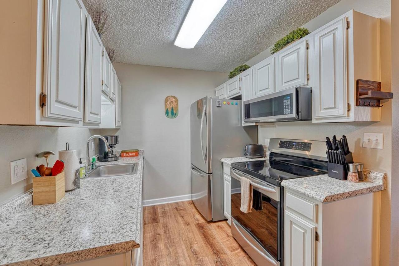 Riverfront Family-Friendly Condo Ейвон Екстер'єр фото