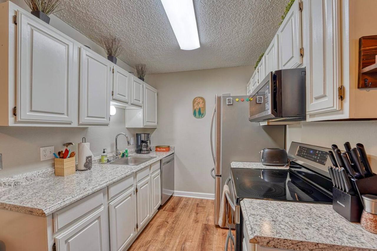 Riverfront Family-Friendly Condo Ейвон Екстер'єр фото