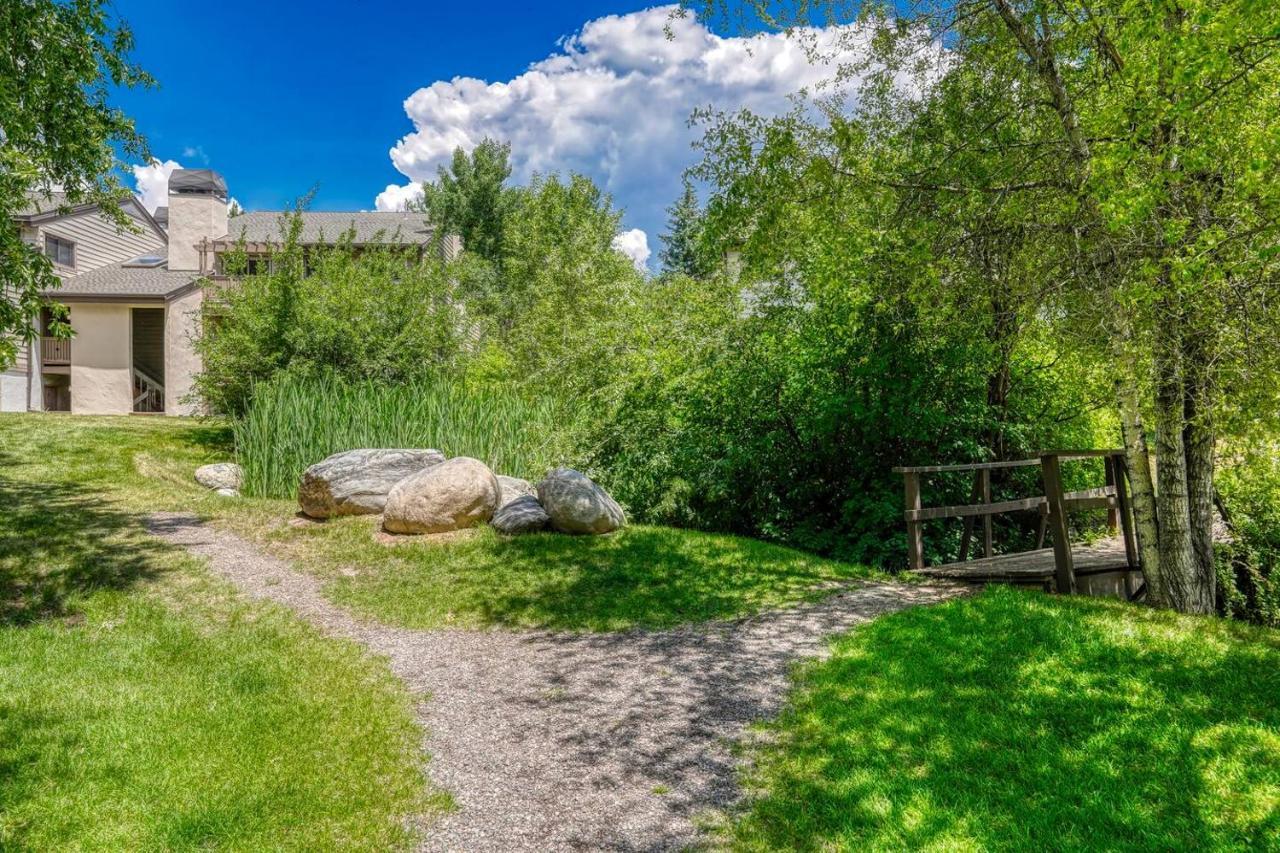 Riverfront Family-Friendly Condo Ейвон Екстер'єр фото